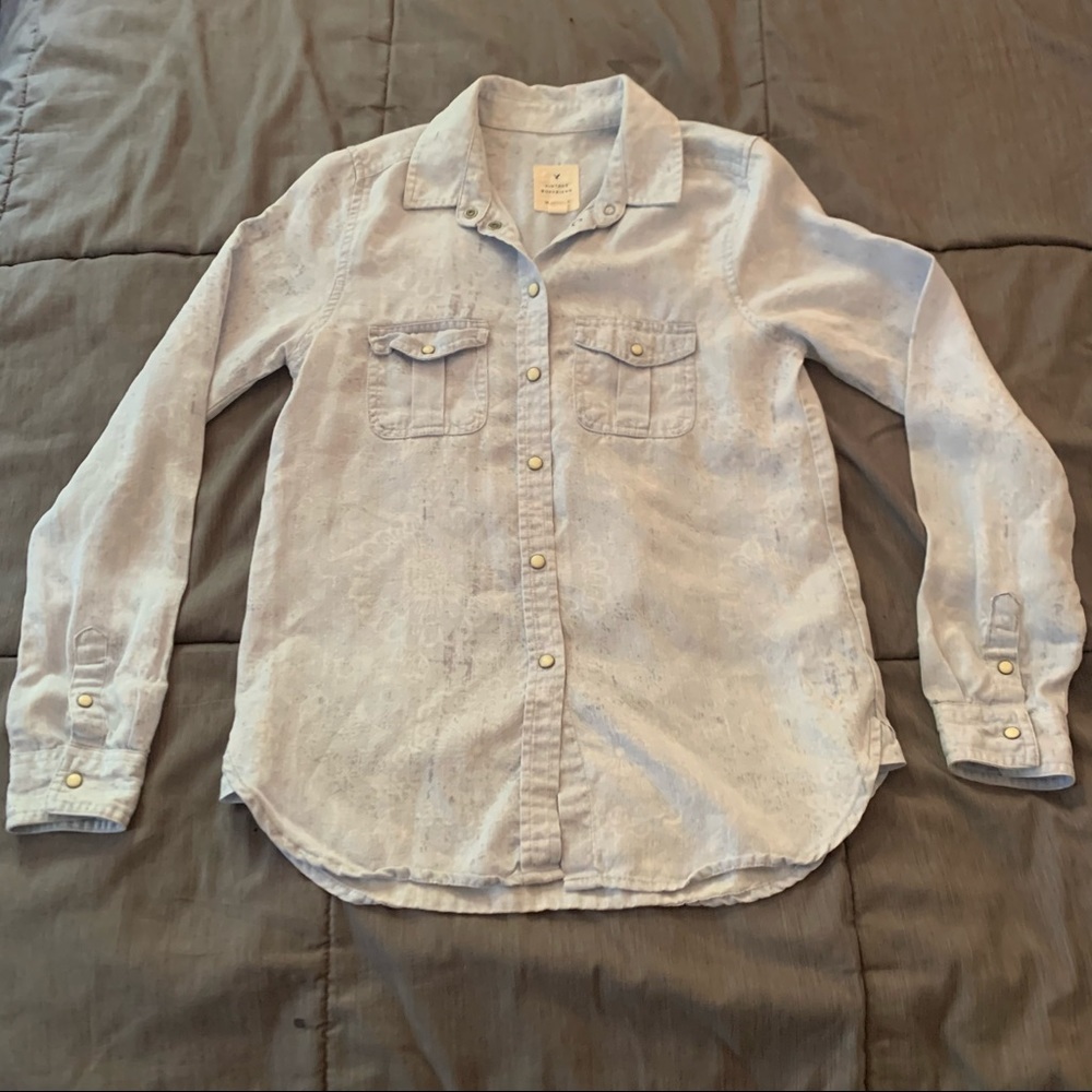 American Eagle Chambray Snap Button Up Shirt